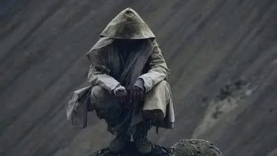 قناع زائف بقلم أمل مصطفى 