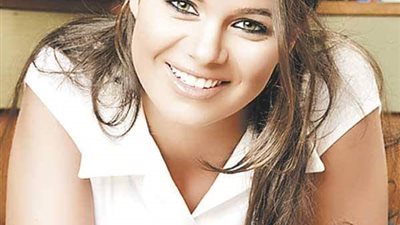 يسرا اللوزي 