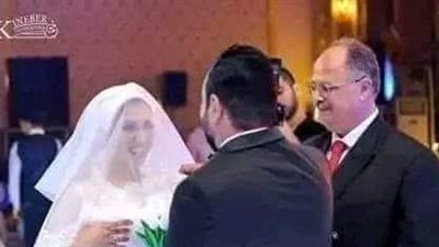 جلس معها يوم خطبتها